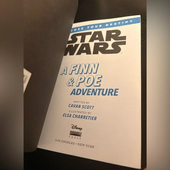 A Finn & Poe Adventure (Star Wars Choose Your Destiny Series) - Picture 3 of 5